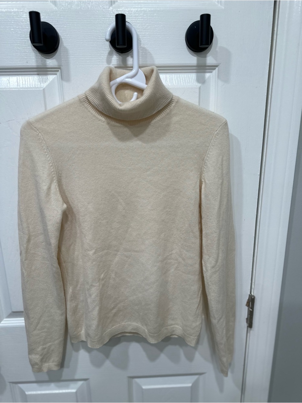 Barneys New York Cream Ribbed Cashmere-Blend Turtleneck Sweater